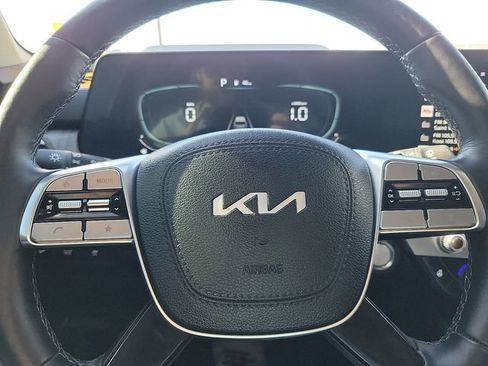 Used 2024 Kia Telluride EX w/ EX Captain's Chair Package image 19