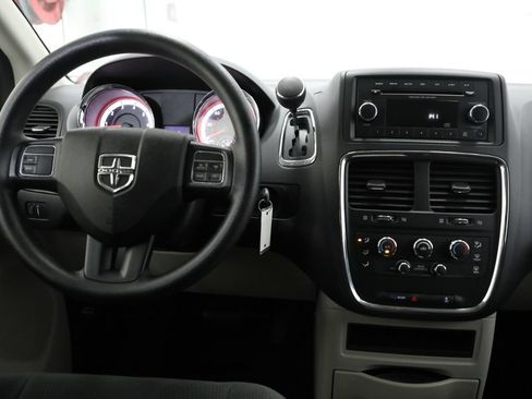 Used 2016 Dodge Grand Caravan SE w/ Quick Order Package 29E SE FWD image 2