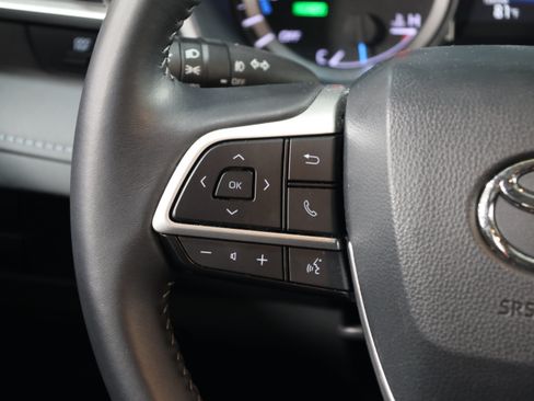 Used 2024 Toyota Highlander XLE FWD image 17