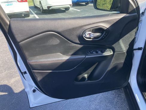 Used 2022 Jeep Cherokee Trailhawk w/ Sun, Sound & Nav Group image 10