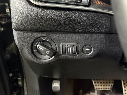 Used 2017 Dodge Challenger GT w/ Driver Convenience Group AWD/4WD image 15
