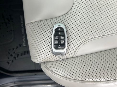 Used 2023 Hyundai Palisade Calligraphy image 33