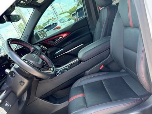 Used 2024 Chevrolet Traverse RS FWD image 11