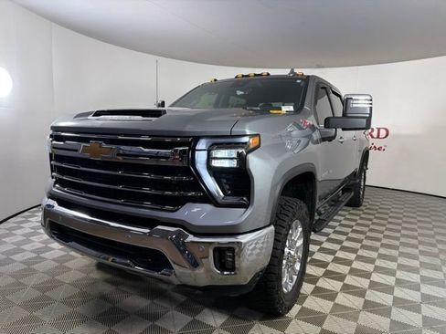 Used 2025 Chevrolet Silverado 2500 LTZ w/ LTZ Plus Package AWD/4WD image 4