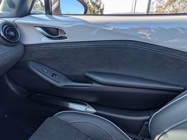 New 2026 MAZDA MX-5 Miata Club w/ Interior Package RWD image 18