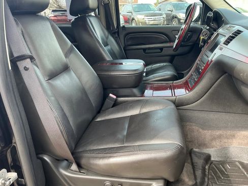 Used 2010 Cadillac Escalade ESV Luxury image 10
