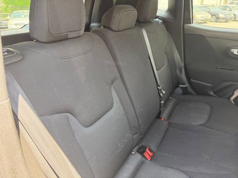 Used 2016 Jeep Renegade Latitude AWD/4WD image 34