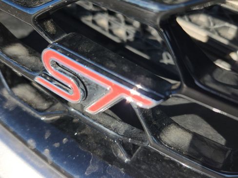 Certified 2022 Ford Edge ST w/ Equipment Group 401A image 22