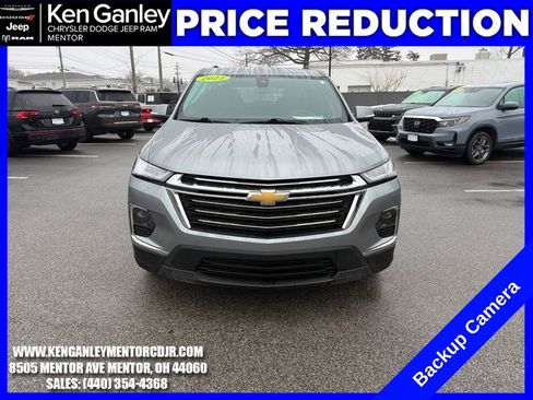 Used 2023 Chevrolet Traverse LT image 2