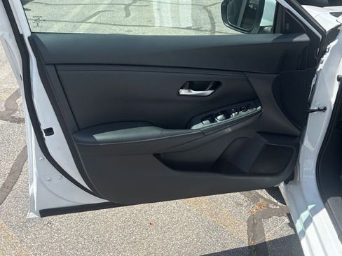 Used 2025 Nissan Sentra SV FWD image 18