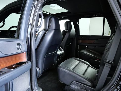 Certified 2022 Lincoln Navigator Reserve w/ Monochromatic Package AWD/4WD image 13