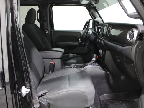 Used 2020 Jeep Gladiator Overland image 27