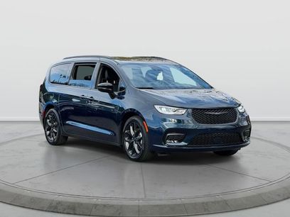 Used 2025 Chrysler Pacifica Limited