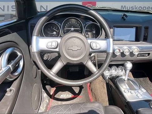 Used 2004 Chevrolet SSR w/ Preferred Equipment Group RWD image 9