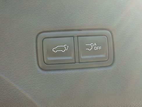 Used 2025 Kia Carnival SX image 31