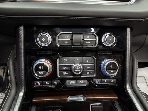 Used 2023 GMC Yukon Denali Ultimate image 20