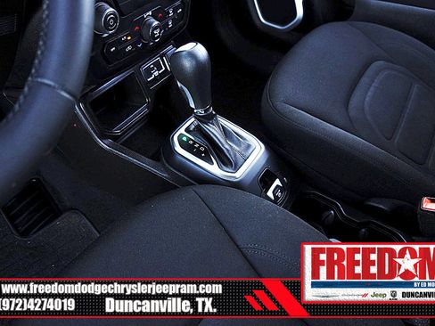Used 2020 Jeep Renegade Latitude FWD image 34