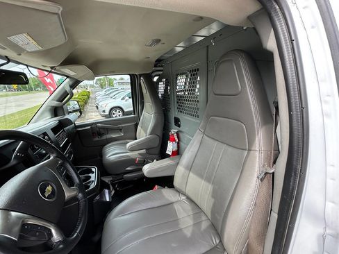 Used 2019 Chevrolet Express 2500 w/ Driver Convenience Package RWD image 15