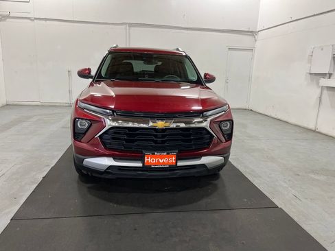 Used 2025 Chevrolet TrailBlazer LT image 3