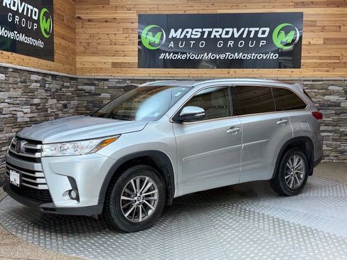 Used 2018 Toyota Highlander XLE AWD/4WD image 9