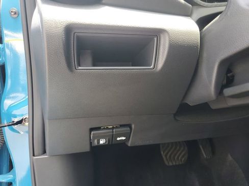 Used 2025 Nissan Versa SR w/ Trunk Package FWD image 29