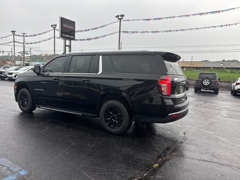 Used 2023 Chevrolet Suburban LT AWD/4WD image 6