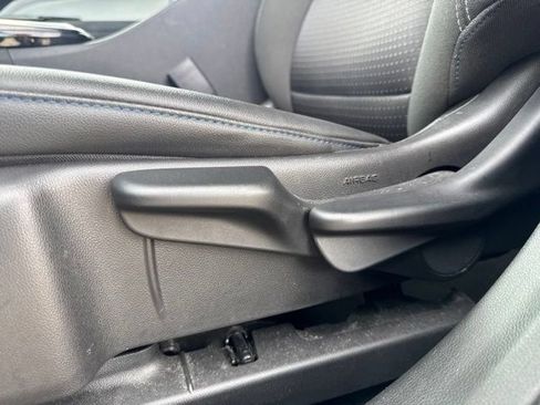 Used 2025 Chevrolet Trax LT FWD image 41