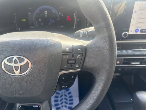 Used 2025 Toyota Camry LE image 18