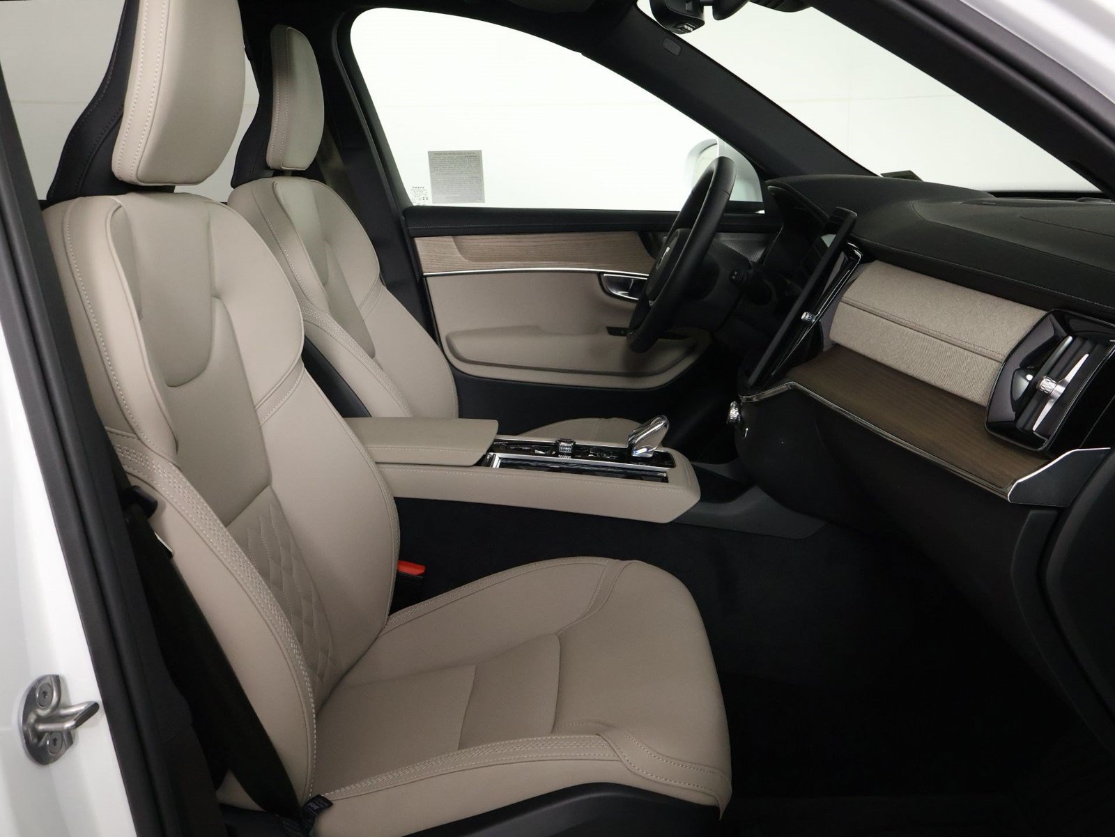 Used 2026 Volvo XC90 B6 Plus w/ Protection Package Premier AWD/4WD image 29