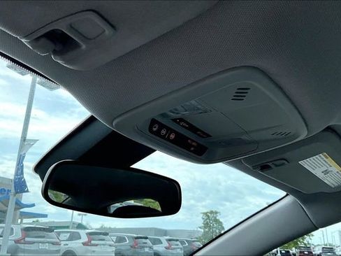 Used 2022 Chevrolet Malibu LT image 24