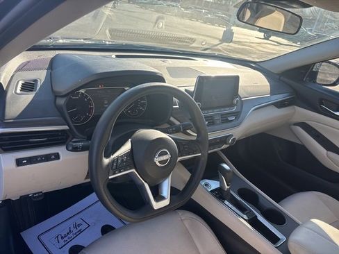 Used 2025 Nissan Altima 2.5 SV image 23