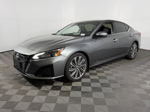 Used 2023 Nissan Altima 2.5 SL image 3