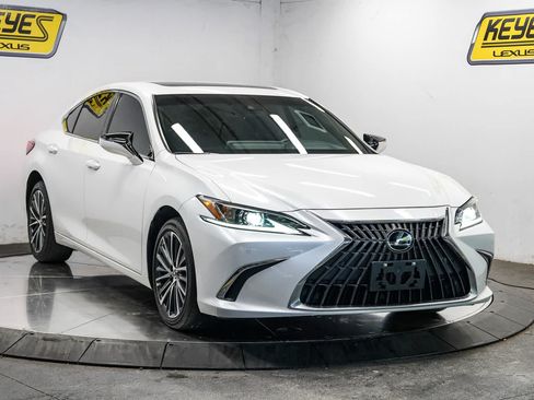 Used 2024 Lexus ES 250 w/ Premium Package AWD/4WD image 5