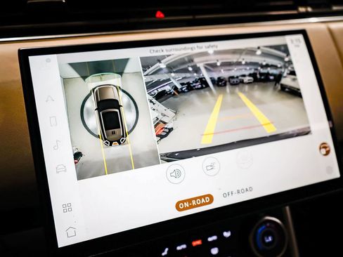 Used 2023 Land Rover Range Rover SE image 24