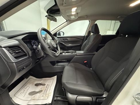 Used 2024 Nissan Rogue S AWD/4WD image 15