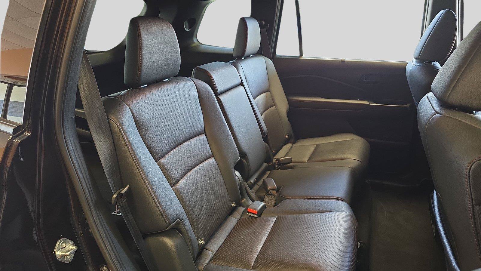 Used 2025 Honda Passport Black Edition image 17