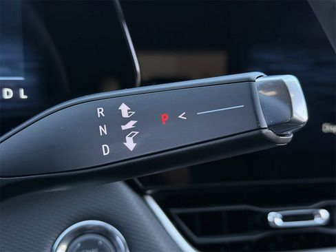 New 2026 Chevrolet Equinox LT w/ Convenience Package II image 17