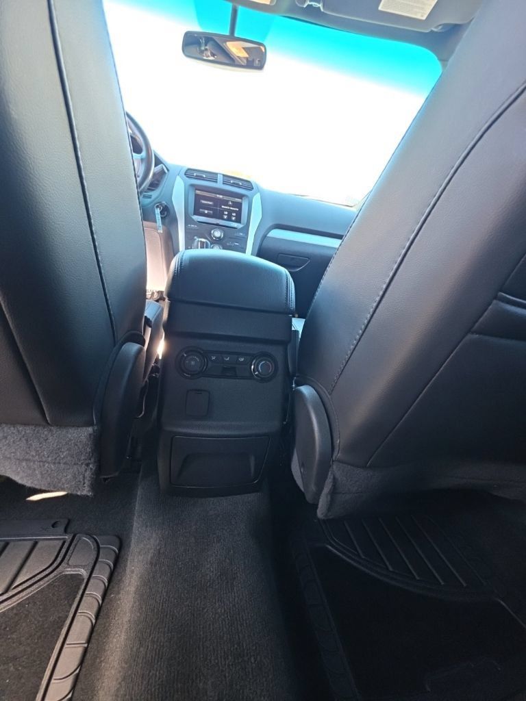 Used 2014 Ford Explorer XLT w/ Equipment Group 202A AWD/4WD image 23