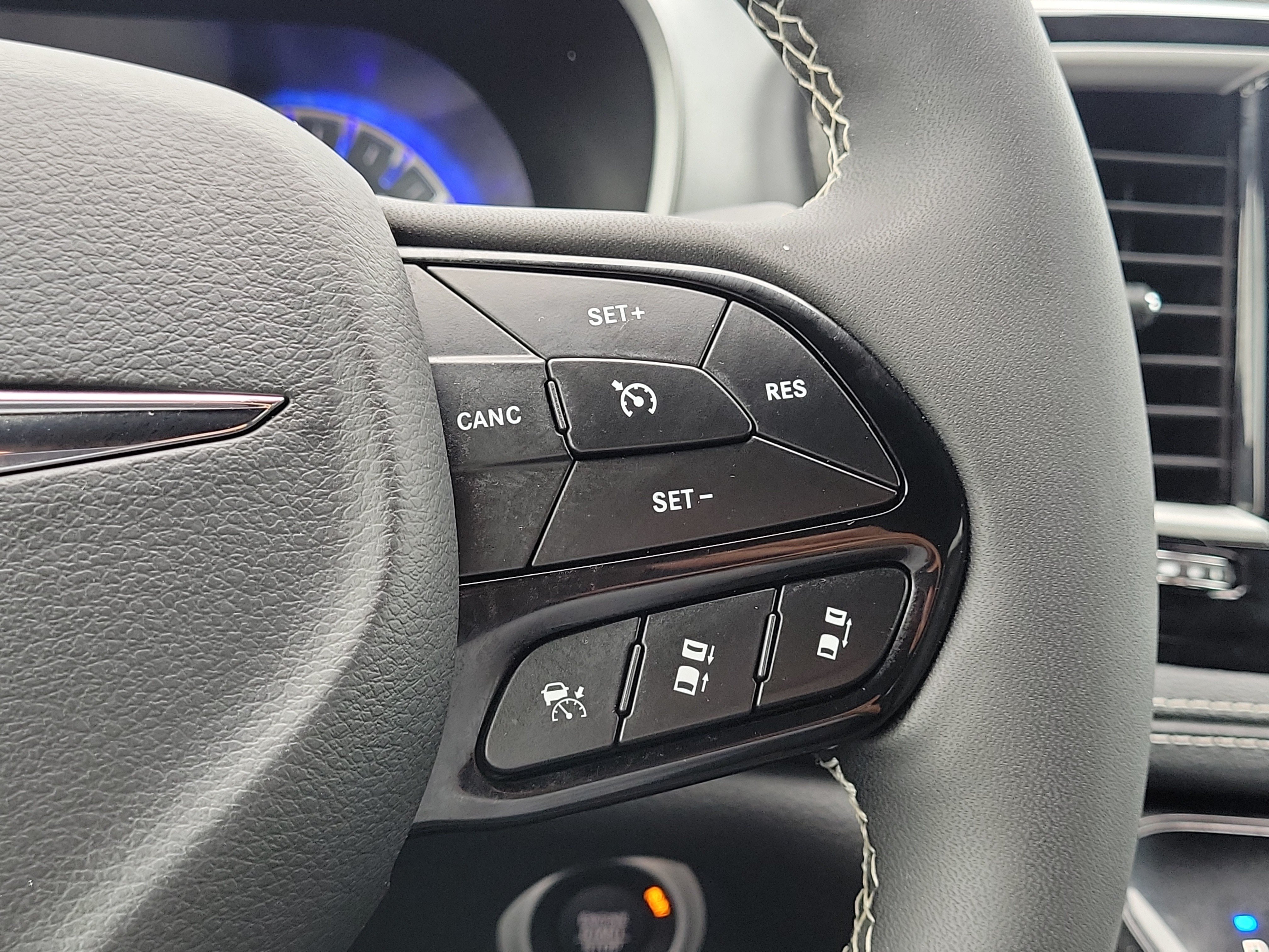 Used 2023 Chrysler Pacifica Touring-L w/ S Appearance Package AWD/4WD image 34