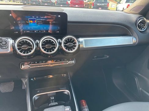 Used 2023 Mercedes-Benz GLB 250 image 18