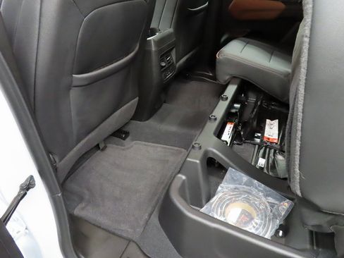 Used 2025 GMC Canyon AT4 w/ Technology Plus Package image 53