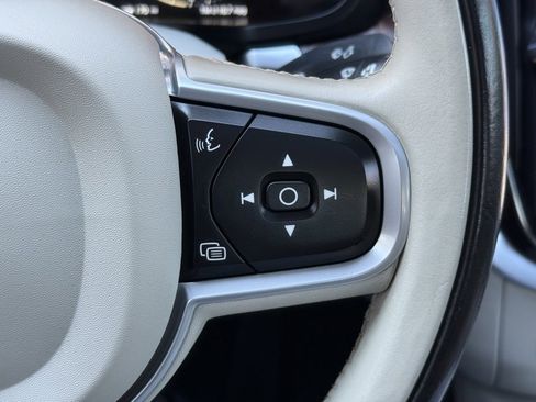 Used 2022 Volvo S60 B5 Momentum w/ Premium Package image 27