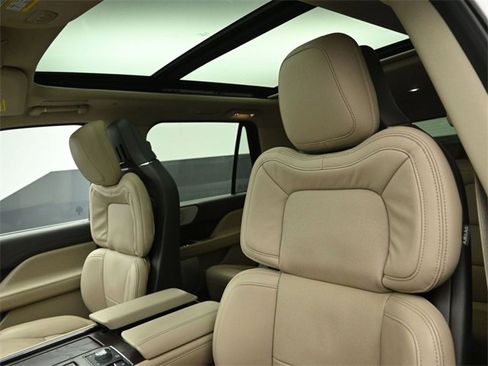 Used 2022 Lincoln Navigator Reserve image 10