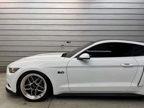 Used 2017 Ford Mustang GT Premium w/ GT Performance Package RWD image 3