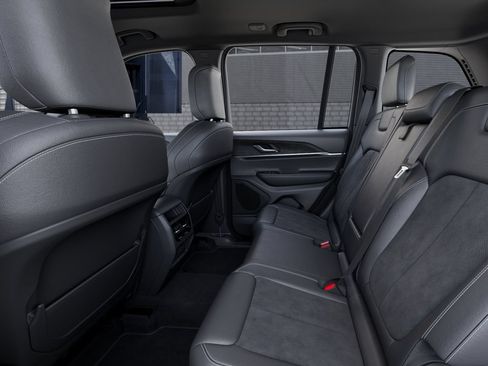New 2026 Jeep Grand Cherokee Altitude AWD/4WD image 23