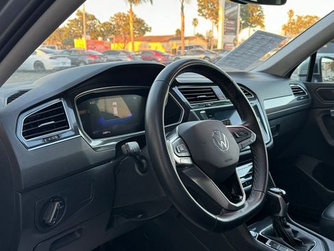 Used 2024 Volkswagen Tiguan SE image 12