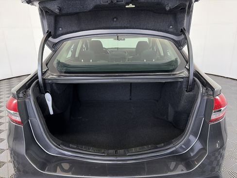 Used 2018 Ford Fusion SE w/ Fusion SE Technology Package FWD image 14