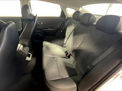 New 2025 Kia K4 LX image 26