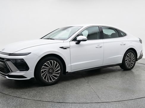Used 2025 Hyundai Sonata SEL FWD image 3