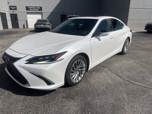 Used 2023 Lexus ES 300h Ultra Luxury w/ Accessory Package (Z1) FWD image 7